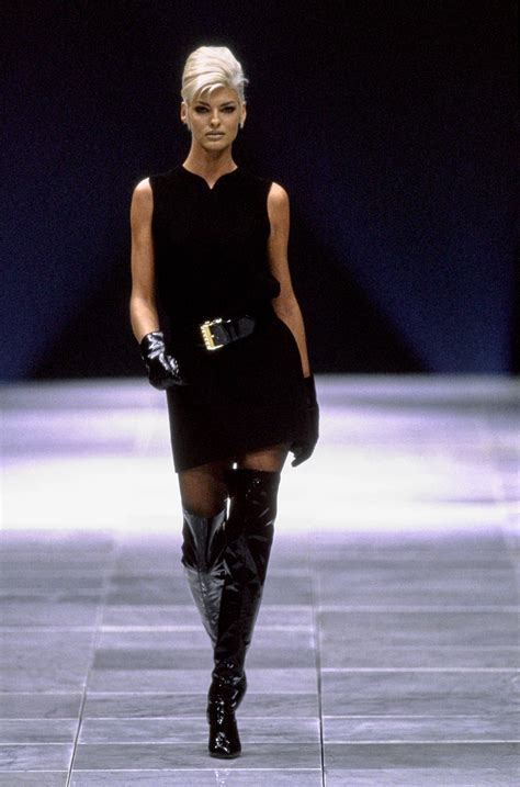 linda evangelista versace 1991|gianni versace fall collection.